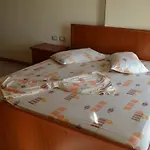 Hotell Frojd - Front 4*