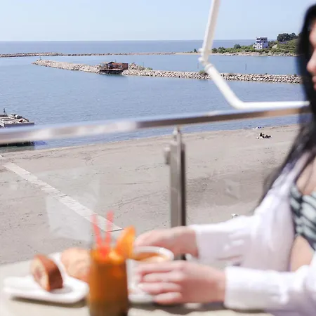 Frojd - Front Szálloda