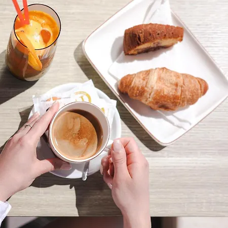 Frojd - Front Szálloda