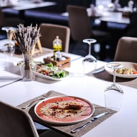 Frojd - Front מלון Shëngjin