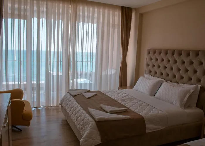 Frojd - Front Hotel 4*