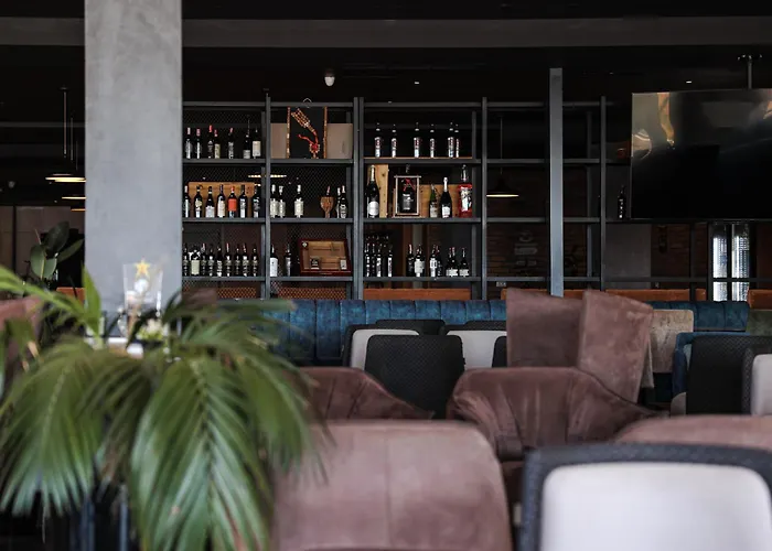 Frojd - Front Hotel 4*