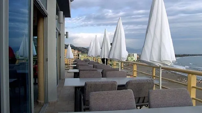 Frojd - Front Hotel 4*